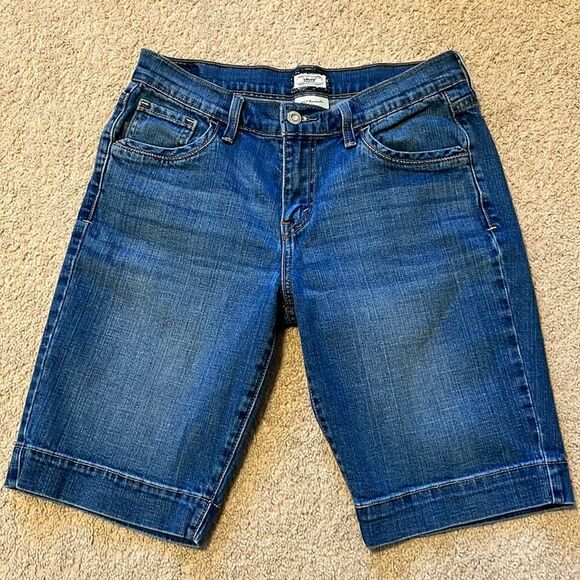 Levi's Pants - Levi’s 515 Bermuda Shorts in like New Condition Size 6